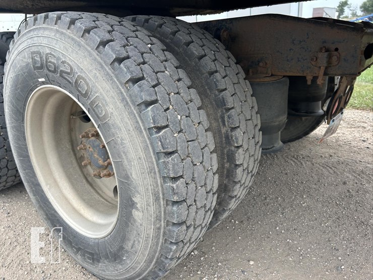 2005-freightliner-columbia-120-image-67