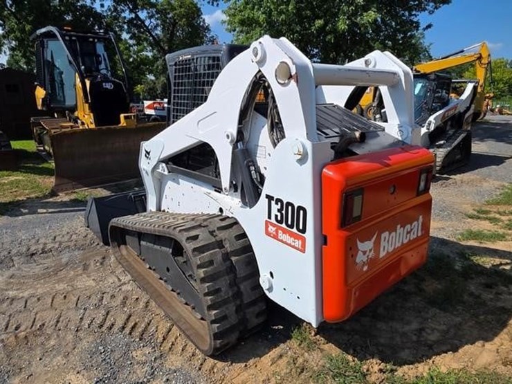 2010-bobcat-t300-image-4