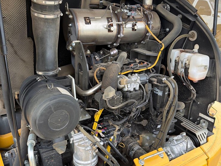 2021-deere-324l-image-56