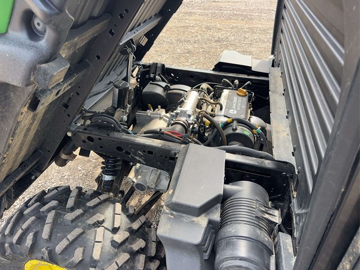 2022-john-deere-gator-image-22
