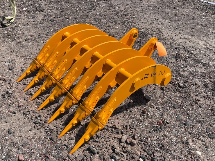 2026-caterpillar-305-image-1