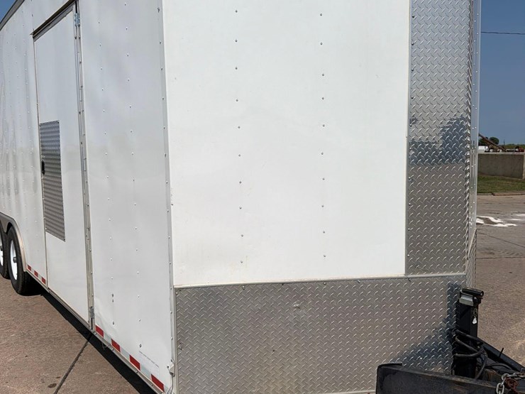 2018-diamond-100”-x-24ft-bumper-hitch-enclosed-trailer-image-11