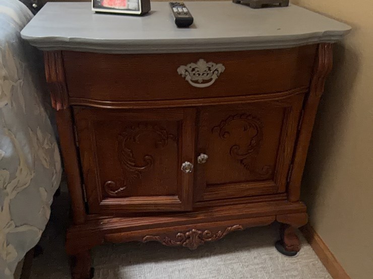 two-matching-oak-night-stands-image-10