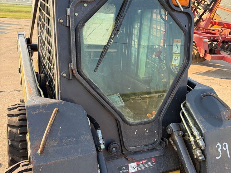 new-holland-l150-image-18