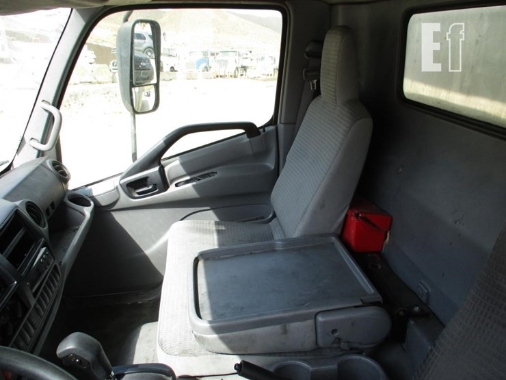 2015-hino-195h-image-9