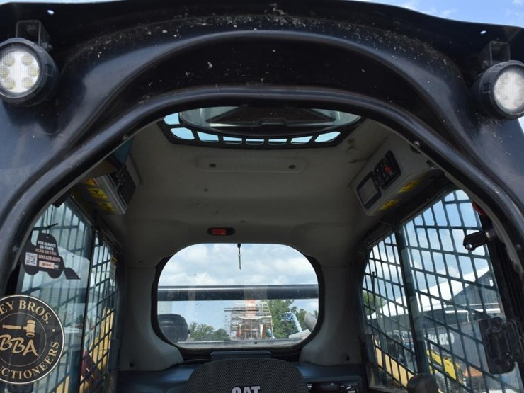 2021-caterpillar-259d3-image-34