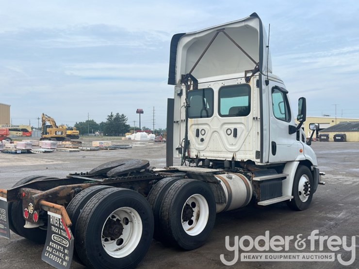 2018-freightliner-cascadia-113-image-6