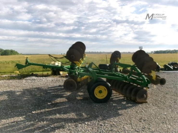 john-deere-bw-image-2