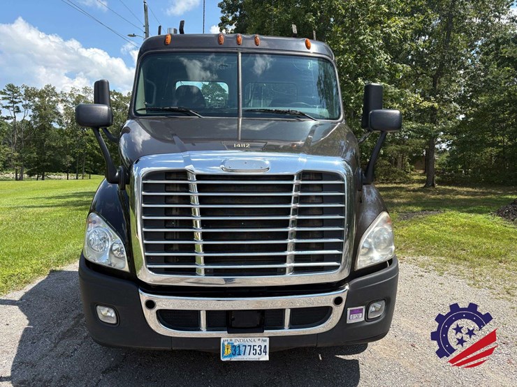 2015-freightliner-cascadia-113-image-10