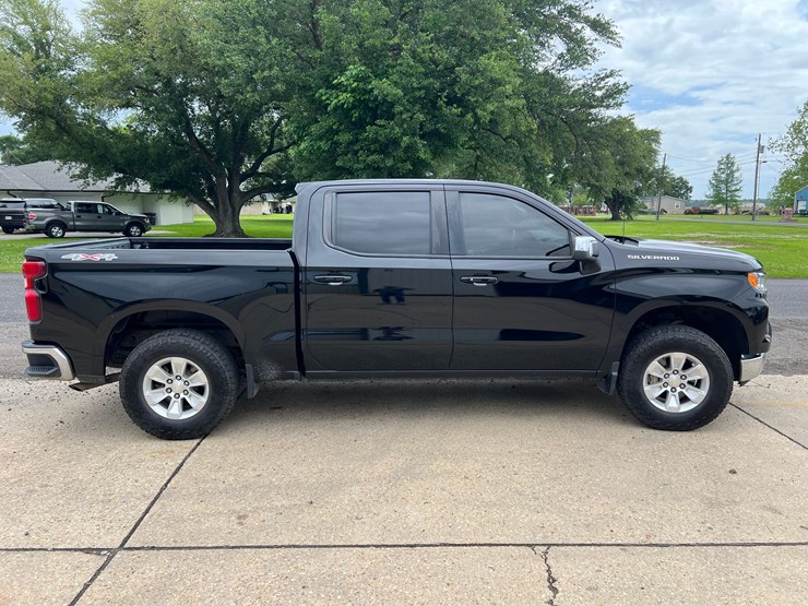 2022-chevrolet-silverado-1500-image-1