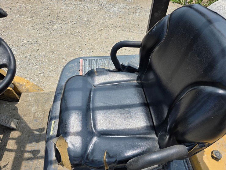 caterpillar-fork-lift-image-15