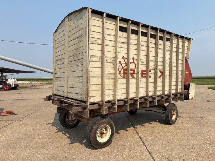 rex-14ft-front-unload-silage-wagon-image-4