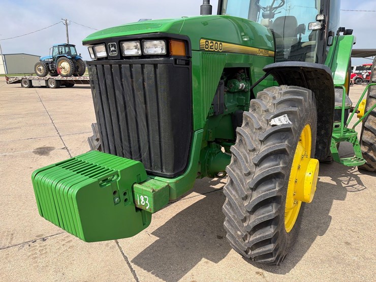 john-deere-8200-image-32