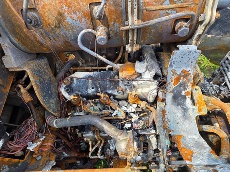 2020-john-deere-4052r-image-33