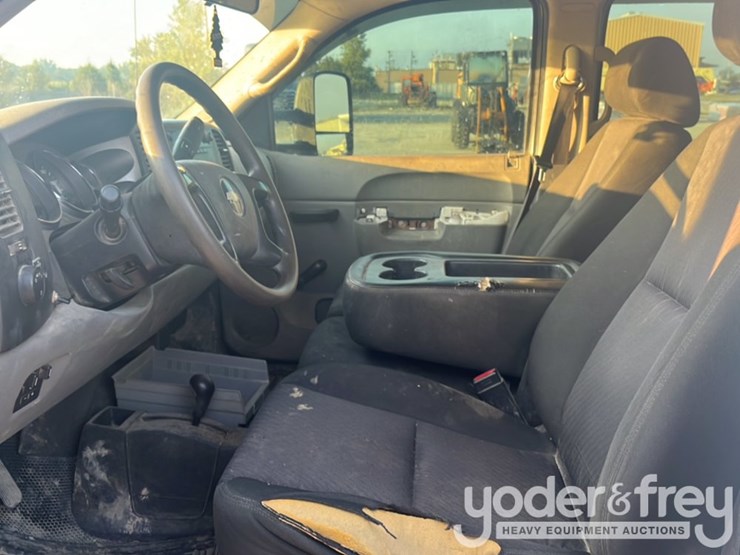 2010-chevrolet-silverado-2500-image-17