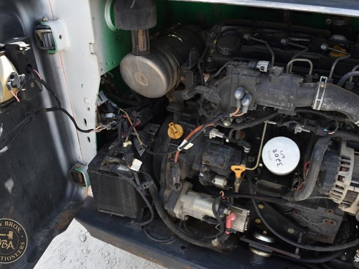 2016-bobcat-t740-image-71