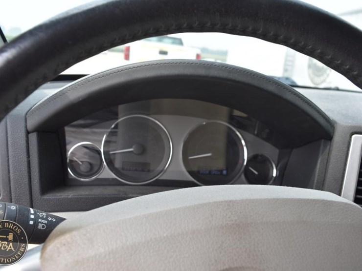 2009-jeep-grand-cherokee-limited-image-19