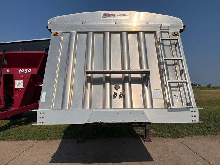 2010-dakota-4100-41ft-semi-grain-trailer-image-2