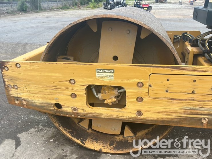 2016-caterpillar-cs56b-image-12