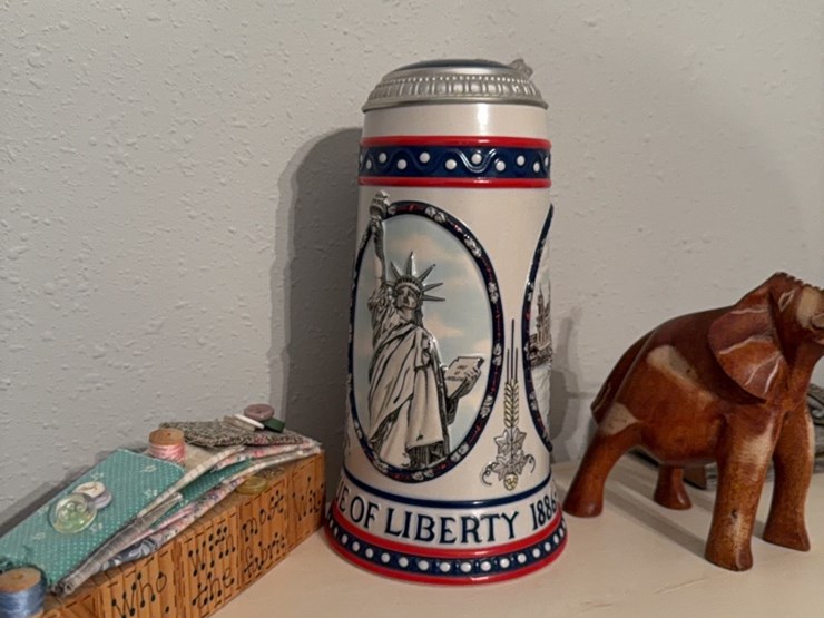 beer-stein-and-other-decorations-image-9