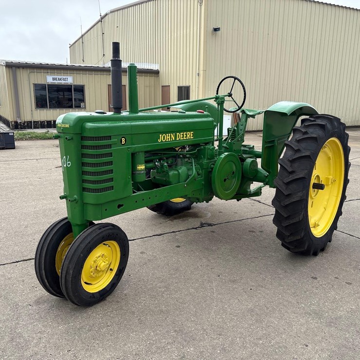 JOHN DEERE B