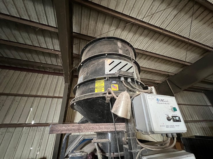 usc-800-seed-treater-with-guardrails-and-screen-image-2