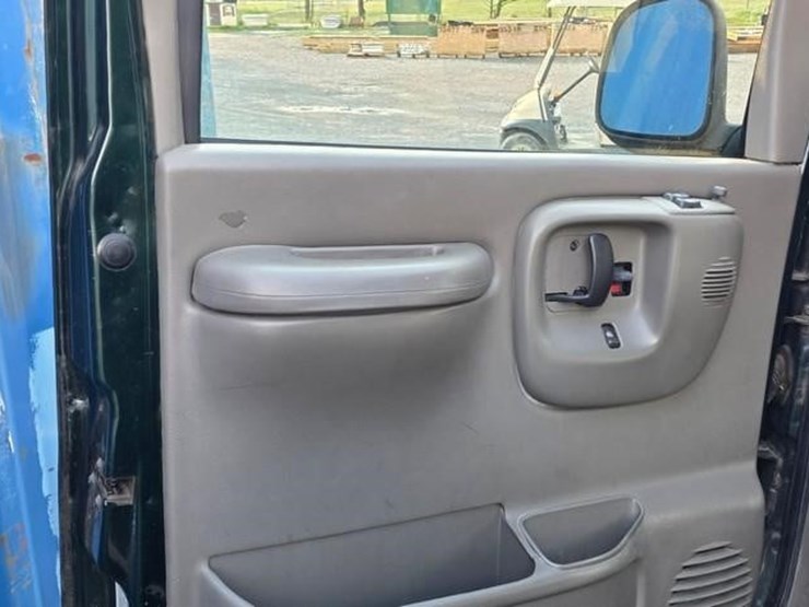 2001-chevrolet-express-3500-image-47