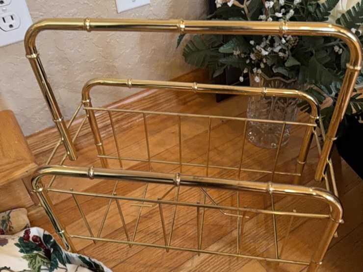 various-unused-picture-frames-and-tablecloth.-also-magazine-rack.-image-12