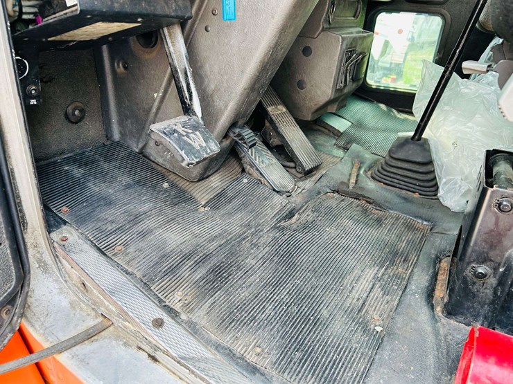 2005-kenworth-t300-image-61