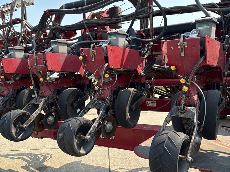 2011-case-ih-1240-image-15