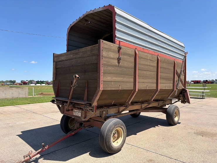roorda-16ft-rear-unload-silage-wagon-image-1