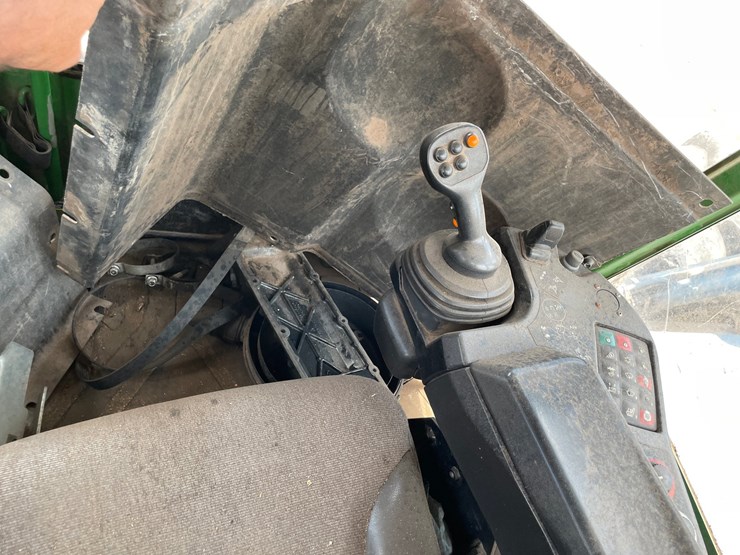 2015-deere-648l-image-54