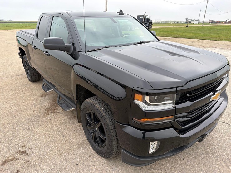 2018-chevrolet-1500-image-16