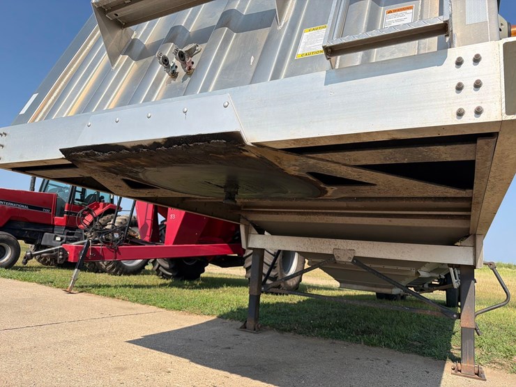 2010-dakota-4100-41ft-semi-grain-trailer-image-19