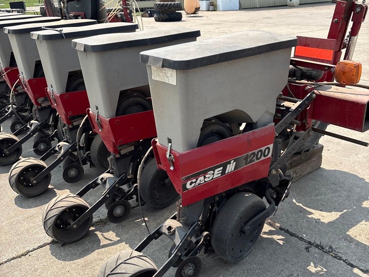 case-ih-1200-image-4
