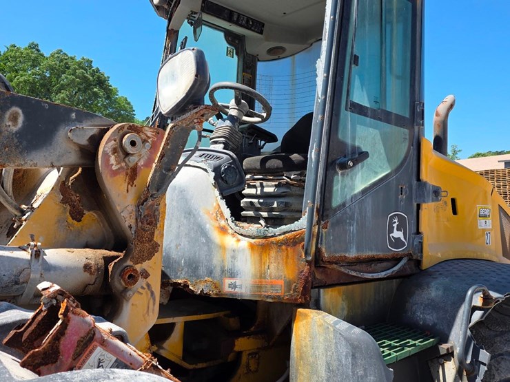 2019-john-deere-344-image-4