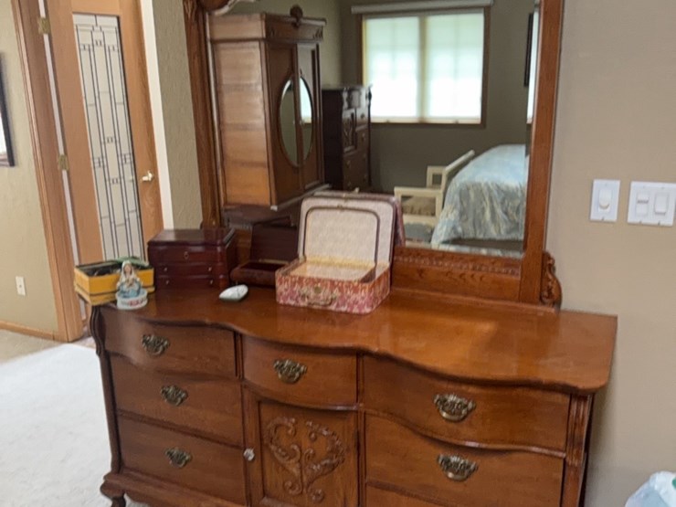 very-large-oak-dresser-with-large-high-back-mirror-image-4