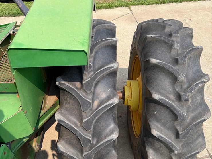 john-deere-8560-image-39