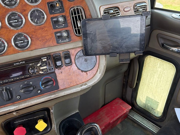 2007-peterbilt-379-image-53