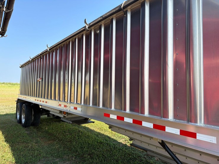 2010-dakota-4100-41ft-semi-grain-trailer-image-26
