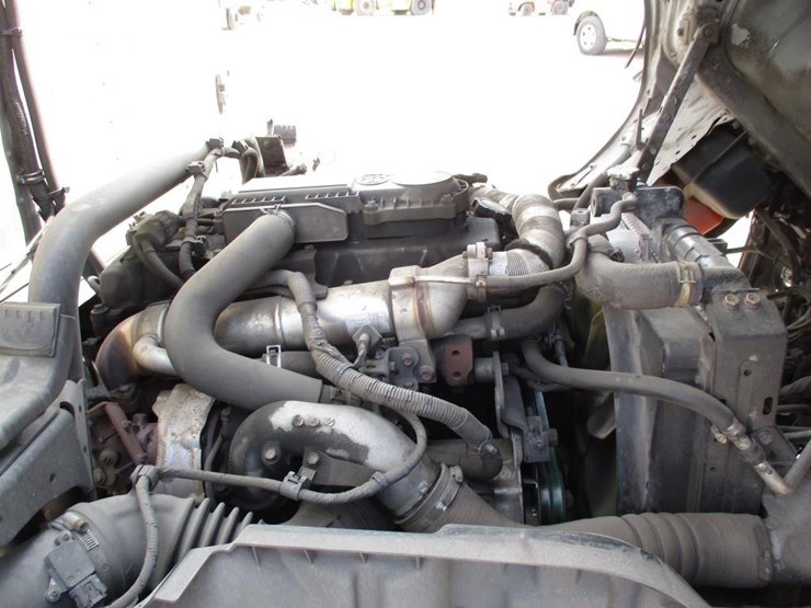 2015-hino-195h-image-6