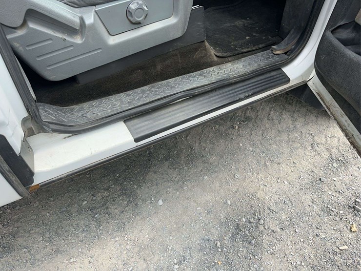 2014-ford-f150-xlt-image-14