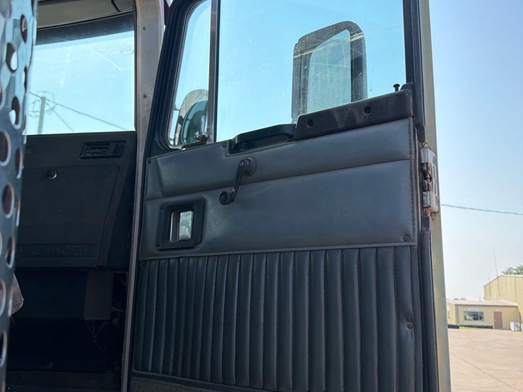 1993-kenworth-t600-image-44