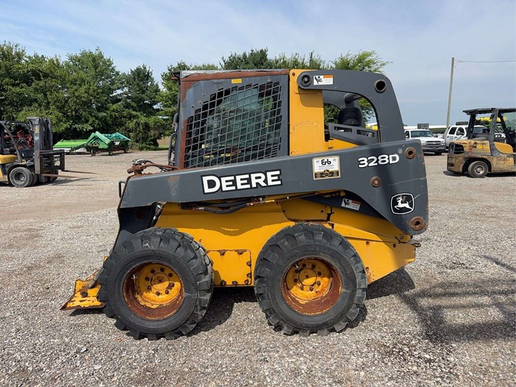deere-328d-image-1