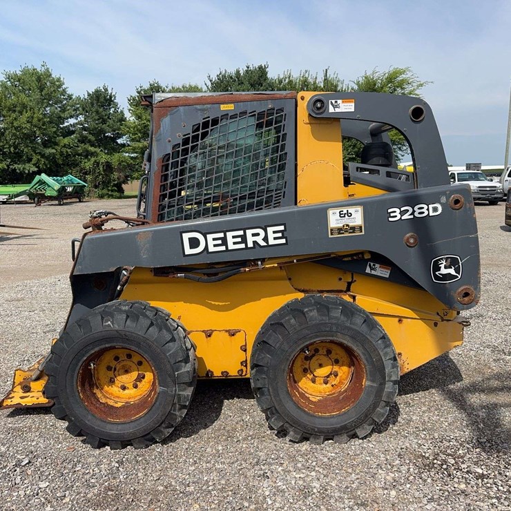DEERE 328D