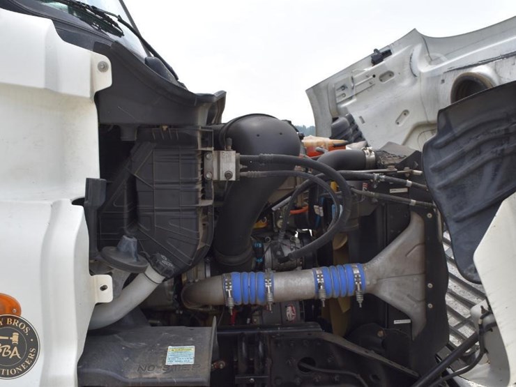 2011-freightliner-cascadia-113-image-53