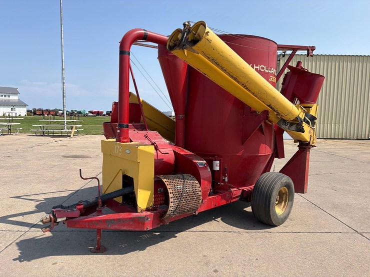 new-holland-358-image-1