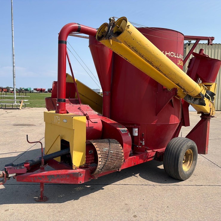 NEW HOLLAND 358