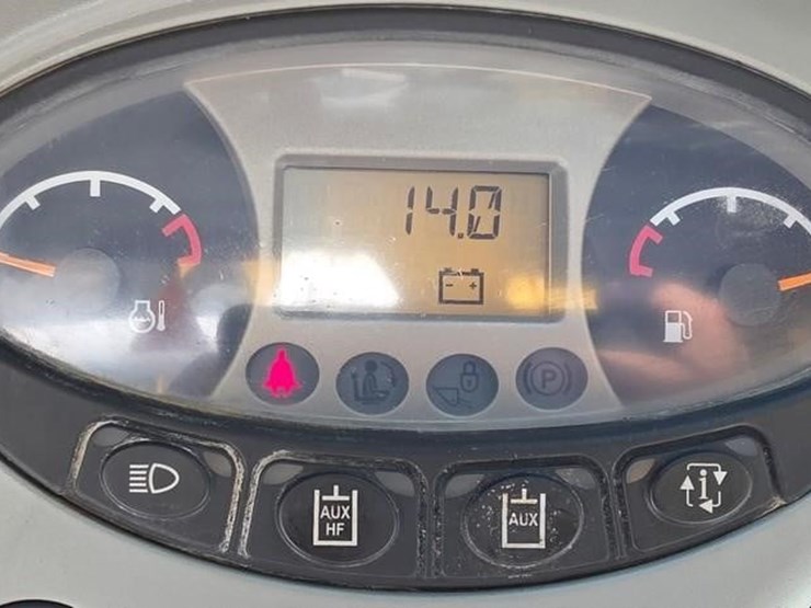 2010-bobcat-t300-image-56