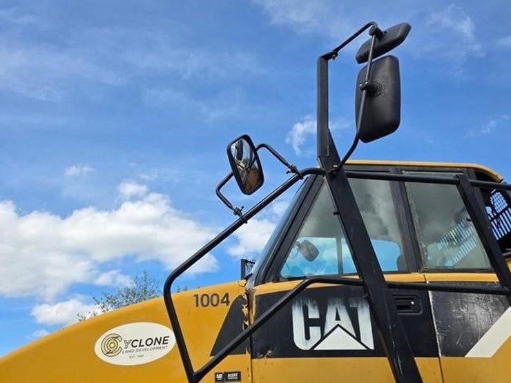 2011-caterpillar-740-image-10
